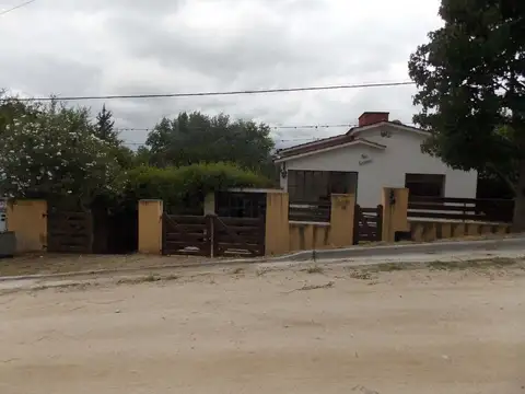 Casa 5 ambientes con 2 baños