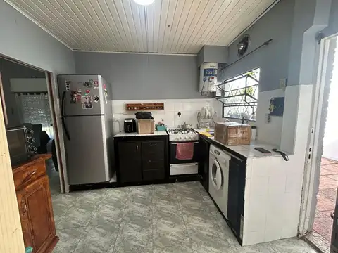 CASA EN VENTA LOTE 10 X 38 MTS ( ACTUALMENTE 3 UNIDADES )