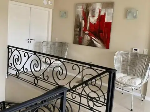 Casa 6 ambientes con 7 baños