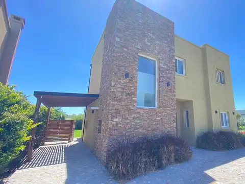 Alquiler casa 5 amb. en San Ramón Pilar del Este