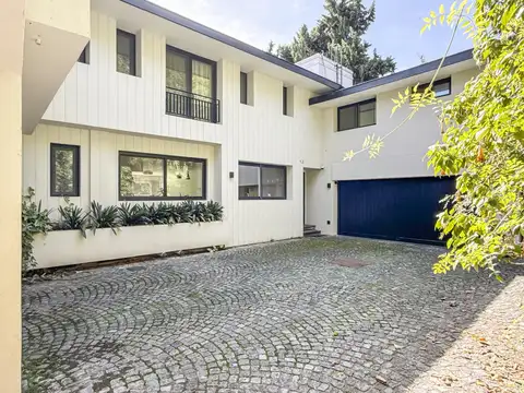 Casa en Venta con 3 cocheras