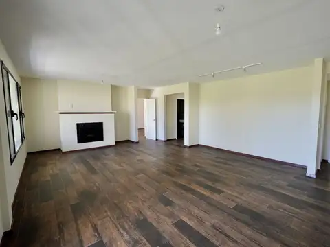 Casa 8 ambientes con 4 baños