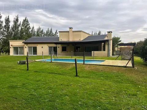 Casa en Alquiler en una planta de 3 dormitorios en Estancias Del Pilar