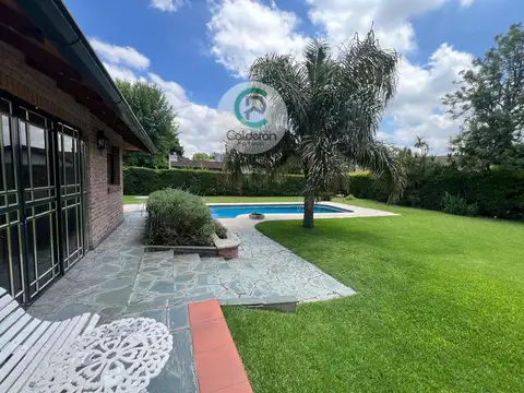Casa en Alquiler con 6 cocheras