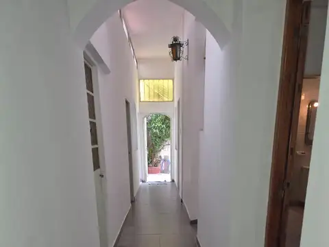 Espectacular casa en Lote propio con terraza de toda la superficie 