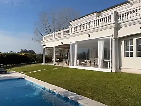 Casa 5 ambientes con 3 baños