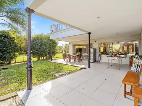 Casa 5 ambientes con 3 baños