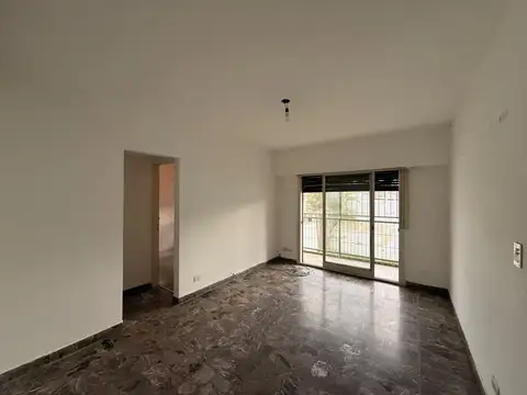 Departamento 3 ambientes contrafrente con balcón - Villa Pueyrredón