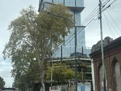 Oficina en Venta con 3 cocheras