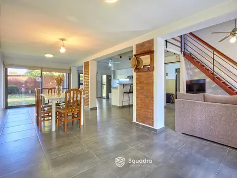 Casa 5 ambientes con 2 baños