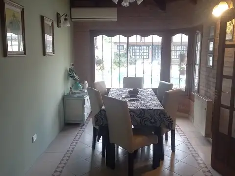 EXPECTACULAR CHALET CON DETALLES DE CALIDAD