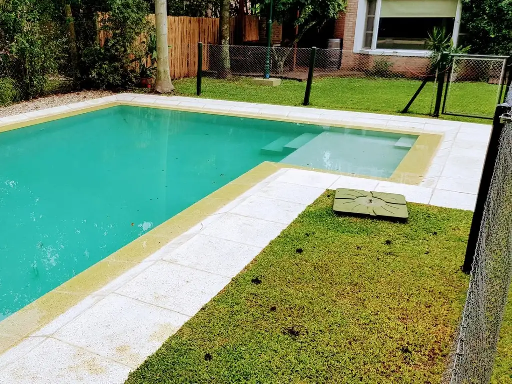 Casa en Alquiler - 4 dormitorios -