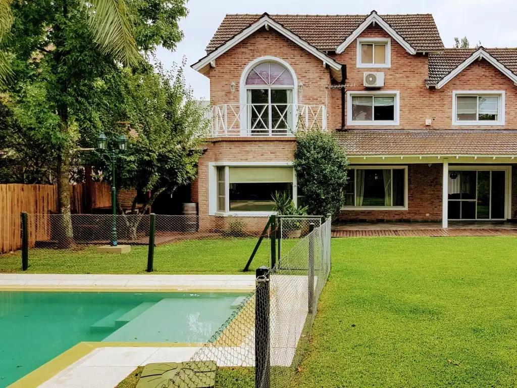 Casa en Alquiler en La Escondida - 4 dormitorios