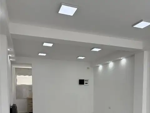 Pellegrini 900, Piso P.B.