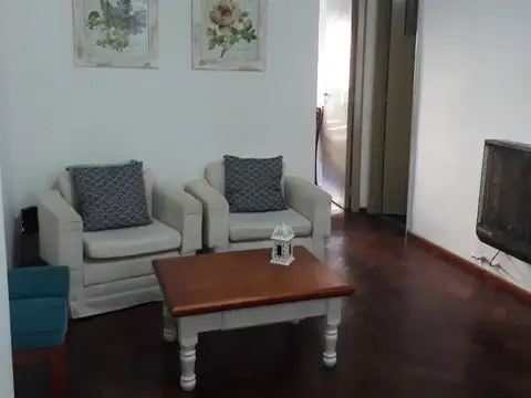  Departamento antiguo amplio un dormitorio  con cocina separada y baño con ducha