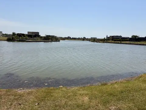 Terreno en  San Sebastian II, lote al agua 