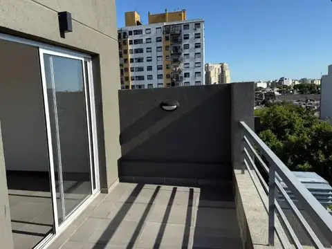 Departamento dos ambientes en alquiler frente balcon Leopardi 74 Villa Luro SUM y parrilla comun