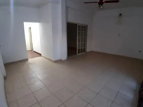 Casa en Alquiler en Banfield, $ 680.000