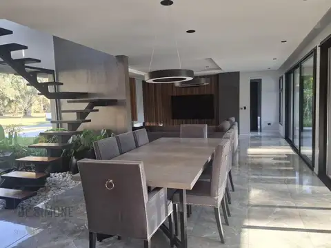 Casa 4 ambientes con 4 baños