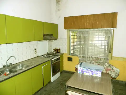 DEPARTAMENTO DE 4 AMBIENTES TIPO CASA CON PATIO SIN EXPENSAS. GENERAL ARREDONDO 35 AVELLANEDA