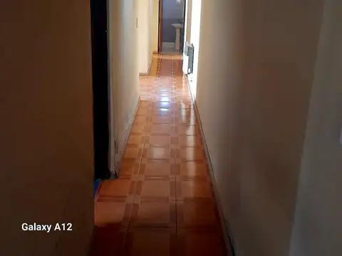 Casa 6 ambientes con 1 baño