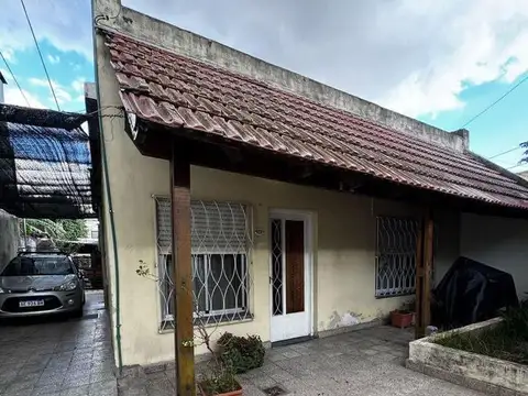 Venta de Casa De 3 Ambientes en Villa Bosch