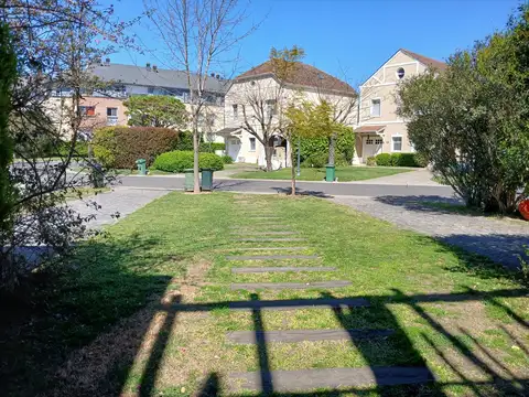 Casa en Alquiler de 3 dormitorios