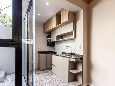 VENTA  CASA AL FRENTE DE 1 DORMITORIO CON PATIO Y TERRAZA EXCLUSIVA EN ARROYITO