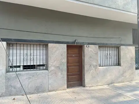 Departamento 3 ambientes al frente PB 