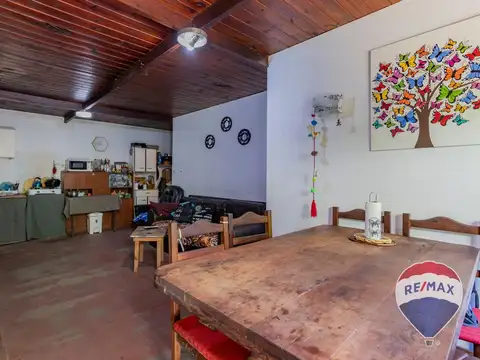 Casa 4 ambientes con 2 baños