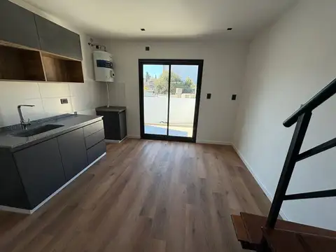Depto Tipo Casa en Venta en Bernal, USD 130.000