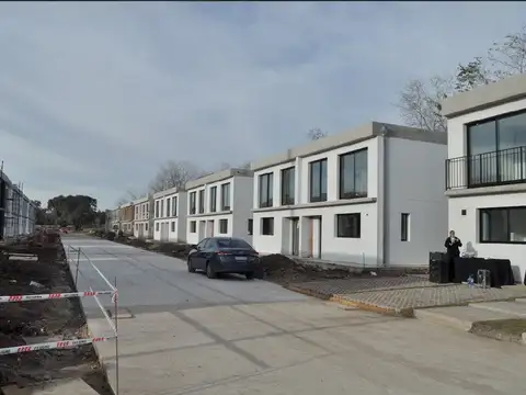 Duplex 4 Ambientes con amenities en Benavidez