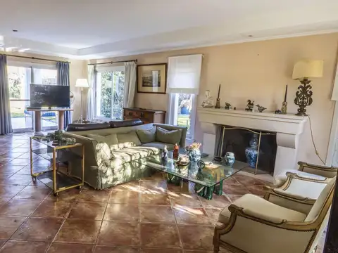 Casa en Venta con 4 cocheras