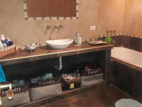 Casa 5 ambientes con 2 baños