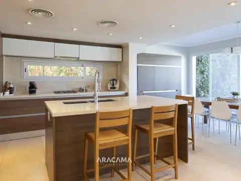 Casa 7 ambientes con 3 baños