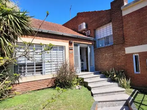 CASA 5 AMB. C/ COCHERA CUBIERTA Y PARQUE