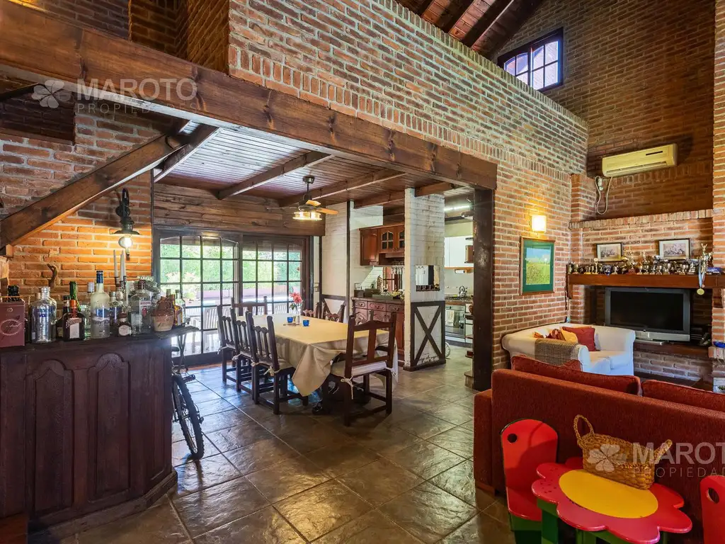 CASA EN VENTA EN LOS HORNEROS C.C- MAROTO PROPIEDADES