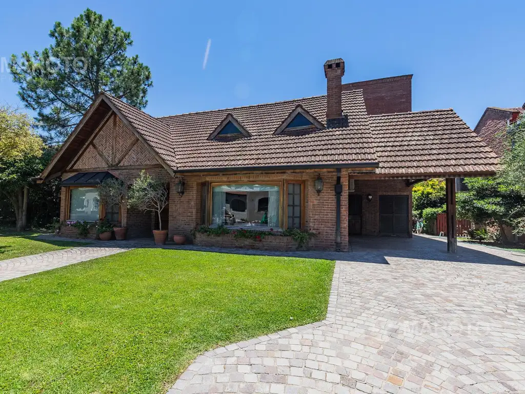 CASA EN VENTA EN LOS HORNEROS C.C- MAROTO PROPIEDADES - 4 dormitorios con cochera