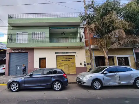 EN VENTA EN CASEROS GRAN DEPARTAMENTO DE 3 AMBIENTES EN PLANTA ALTA - FICHA 8279