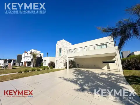 Casa en Venta con 2 cocheras