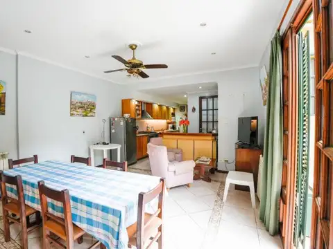 Casa 5 ambientes con 2 baños