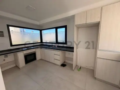 VENTA CASA 4 AMBIENTES RUMENCO JOVEN