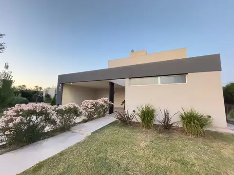Casa en Alquiler de 4 dormitorios