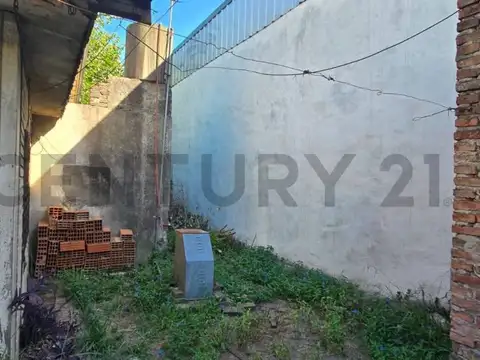 Lote 320 m2 en san justo con casa a refaccionar