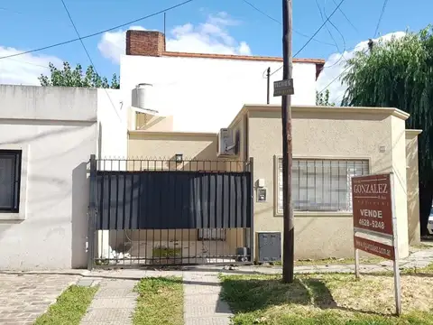 PH en esquina  Castelar Sur