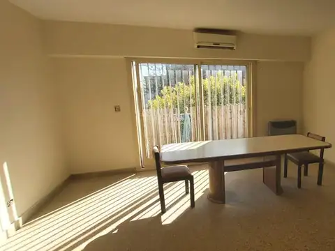 Depto Tipo Casa en Alquiler de 3 ambientes