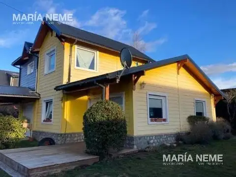 Casa en venta - 2 dormitorios - 140 m2 cuenta con una bodega/fabrica de vino equipada - Dina Huapi