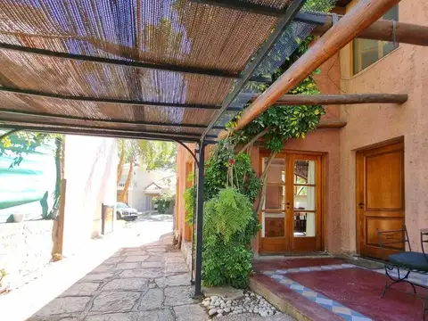 Casa 2 ambientes con 2 baños