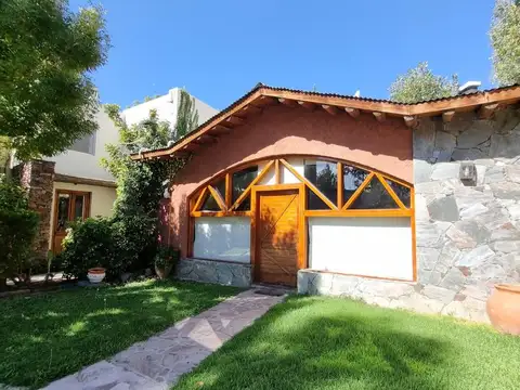 Casa en Venta en Godoy Cruz, USD 190.000