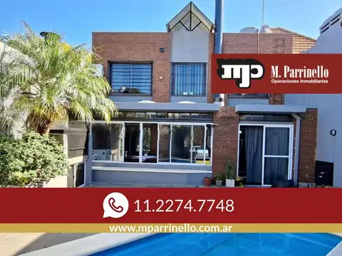 Impecable chalet con doble cochera y piscina